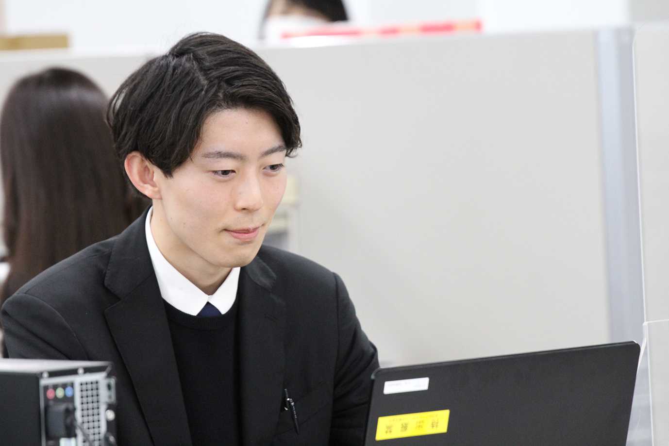 先輩が丁寧にお教えしますので、安心してください!